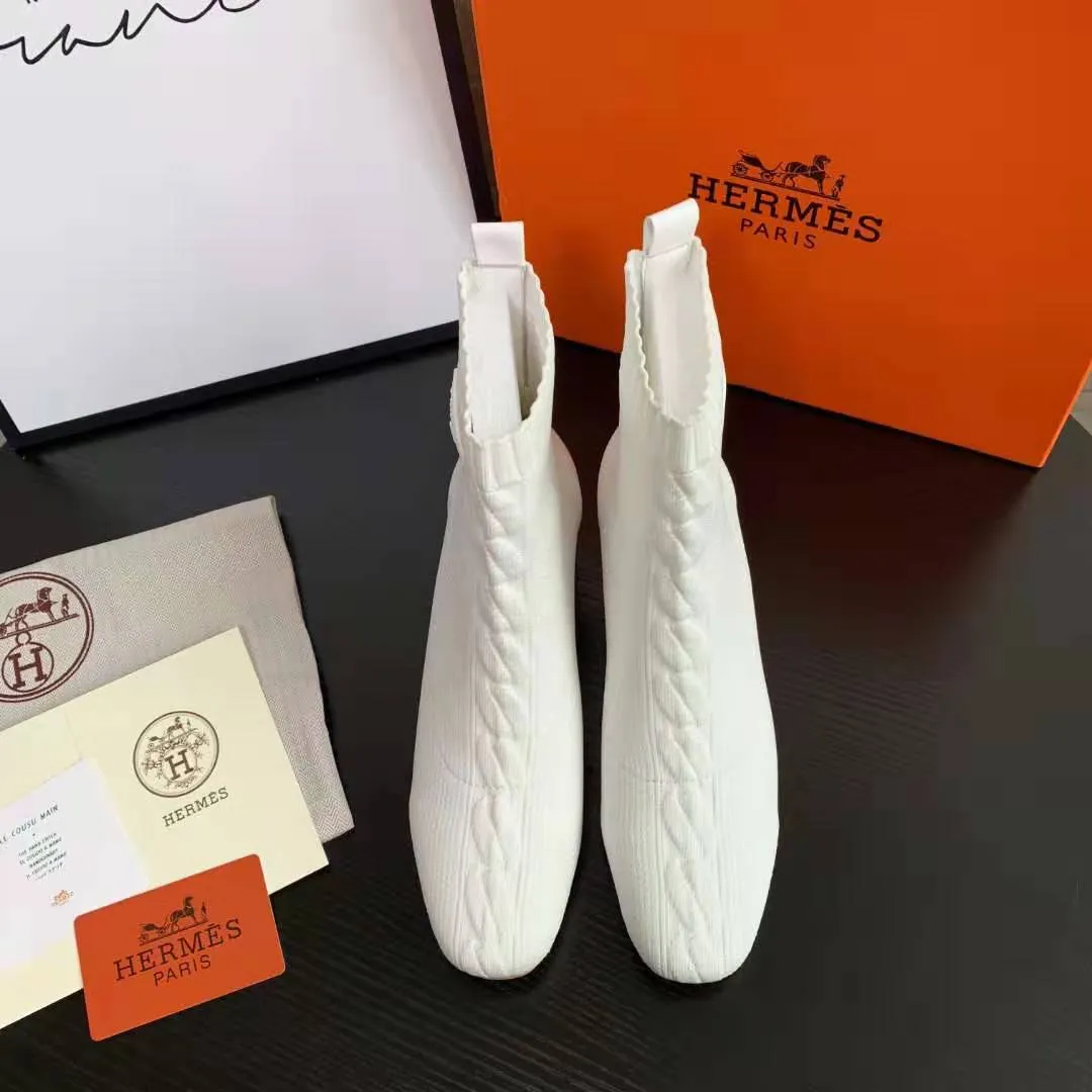 👟👟Ex-factory price 460👟👟 Hermes Hermes early autumn new model, the highest version on the market! Original board 1:1 purchasing level quality.  This is the youngest item from the H family this season! It’s just right to wear this season, it looks great on your feet and looks particularly slender 🌹 Fabric: Original 1:1 molded imported knitted upper, sheepskin lining. The heel is the latest molded horseshoe heel this year, with a heel height of 6.5cm 🌹 Size number: 34-41 (34.40 41/42 customized) 🌹 Outsole: Rubber sole and genuine leather sole optional 🌹Color: black, white, blue, burgundy 🌹Packaging with cloth bag certificate
